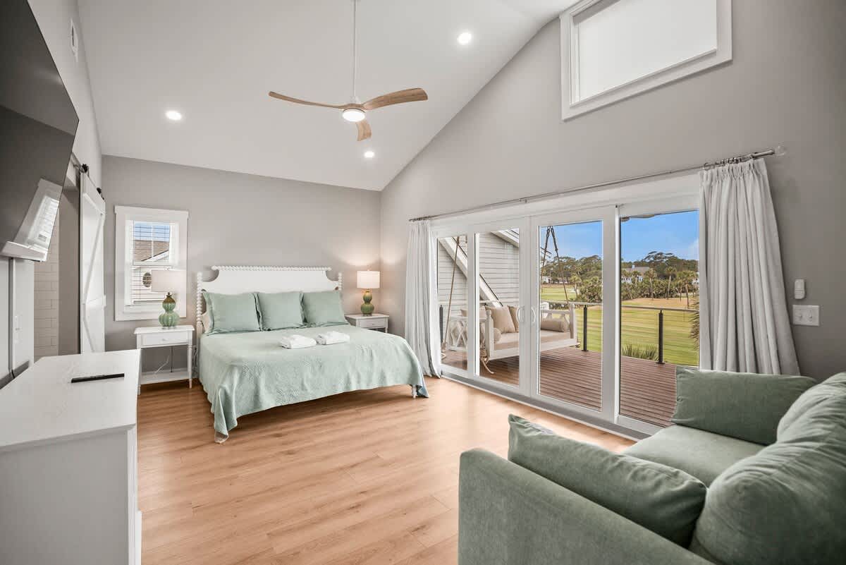 Primary bedroom and en suite bathroom
