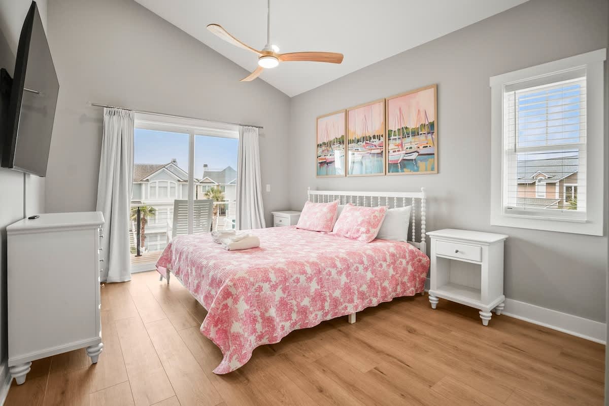 Second floor guest bedroom with en suite bathroom and balcony