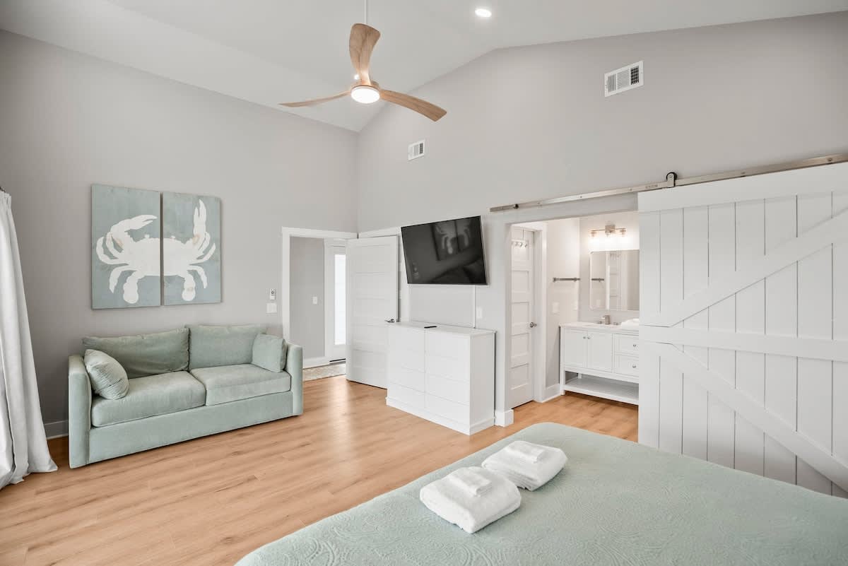 Primary bedroom and en suite bathroom