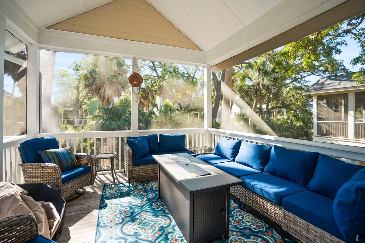 Lovely screened in porch and sundeck