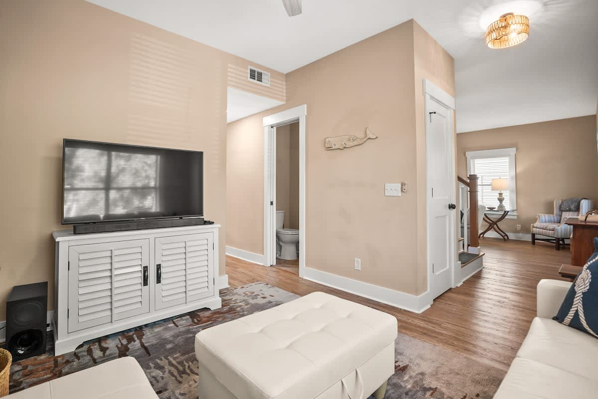 Second living room area