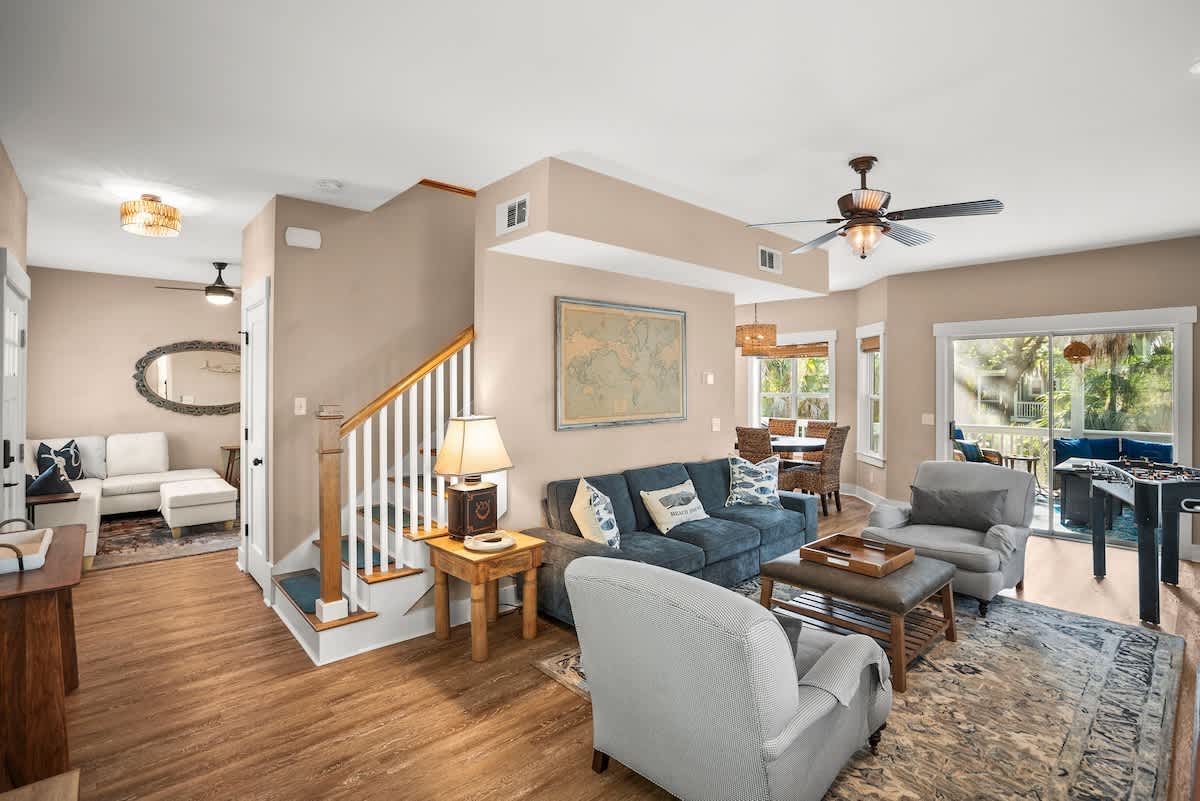 Spacious living room