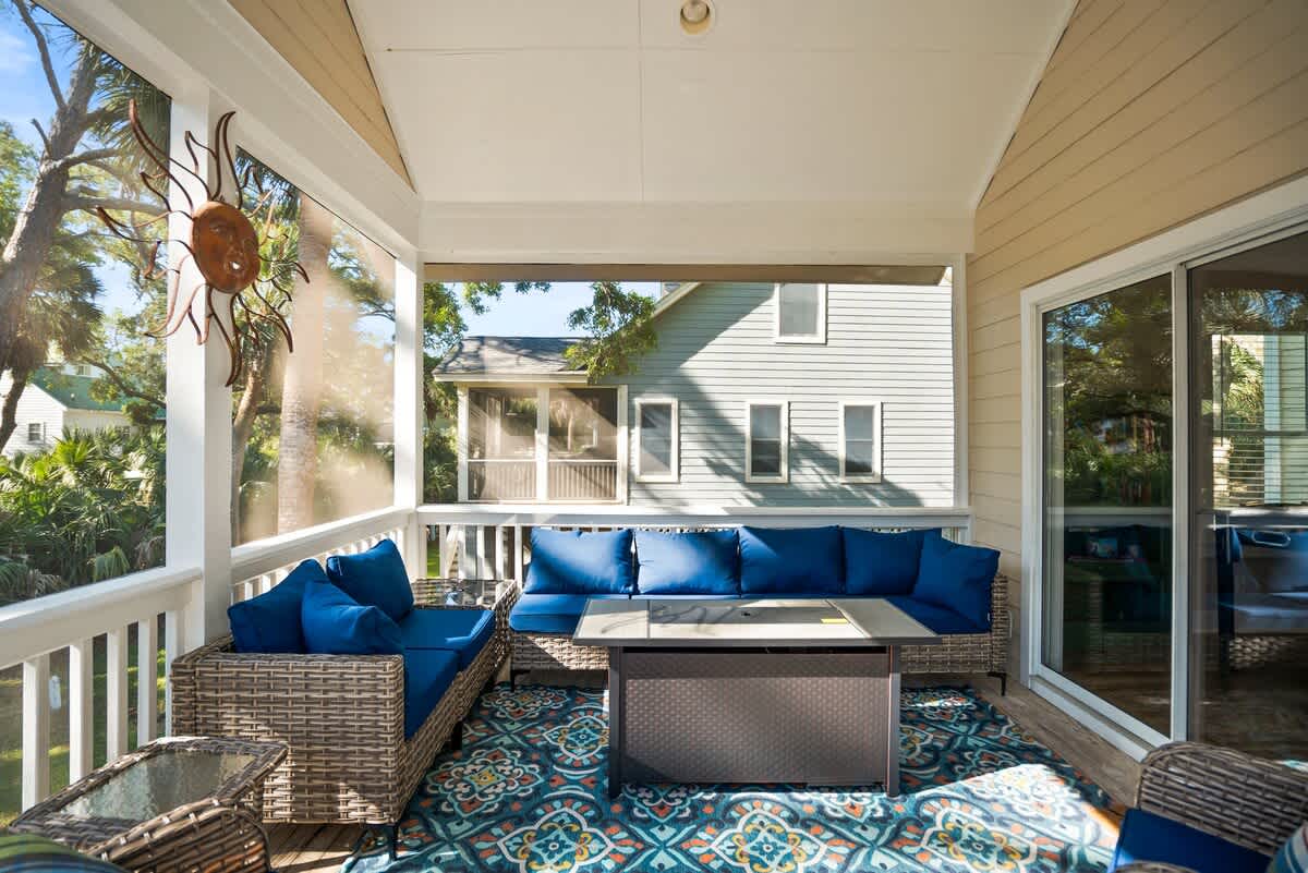 Lovely screened in porch and sundeck
