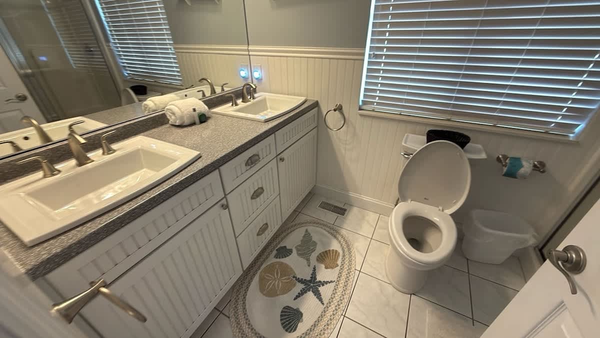 Primary En Suite Bathroom