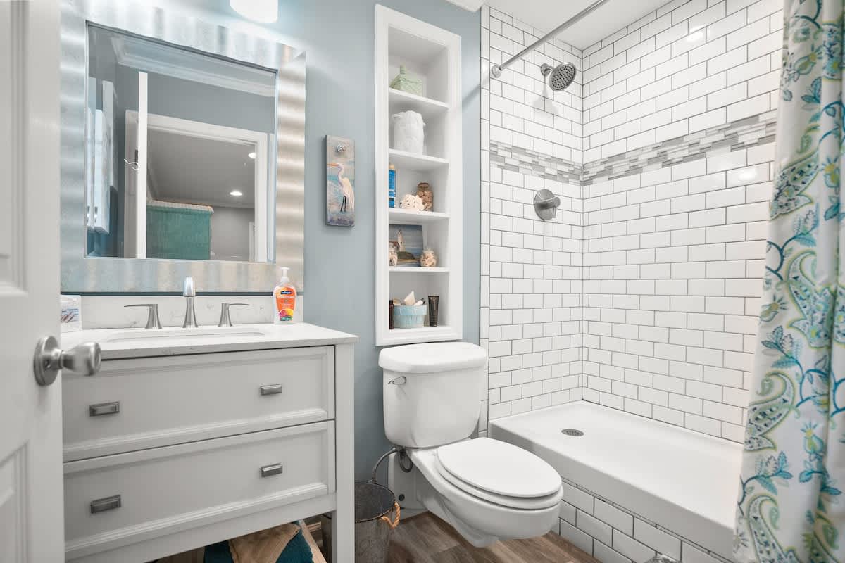 Full Bathroom With Walk in Shower 