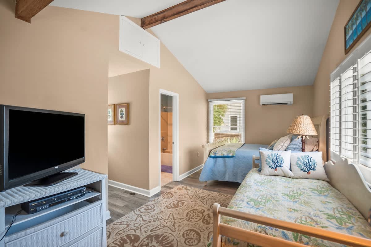 Upstairs Loft with Queen Bed and Twin Bed (Please note this is not an enclosed area)