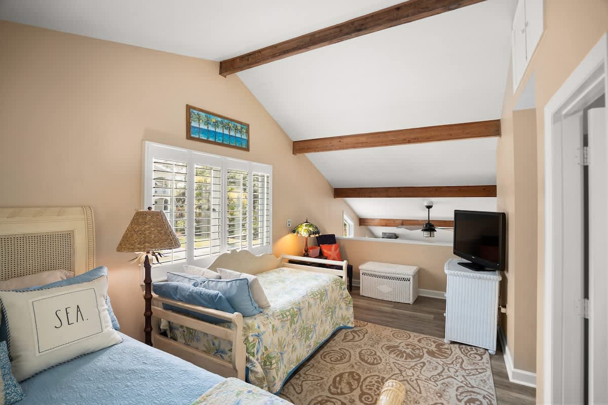 Upstairs Loft with Queen Bed and Twin Bed (Please note this is not an enclosed area)