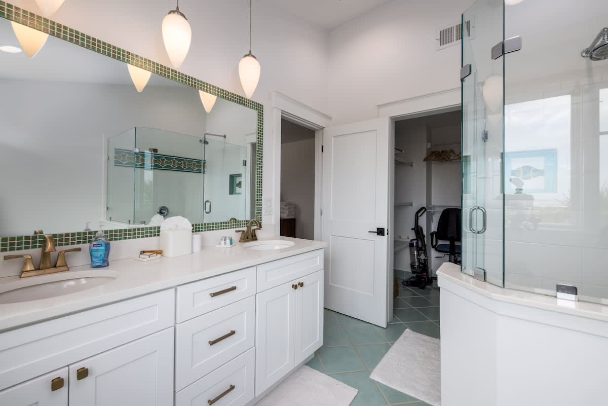 Primary En Suite Bathroom