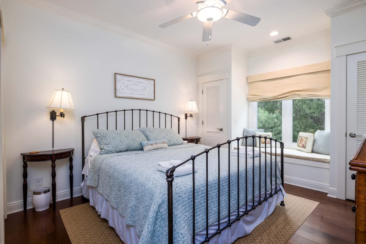 Guest bedroom