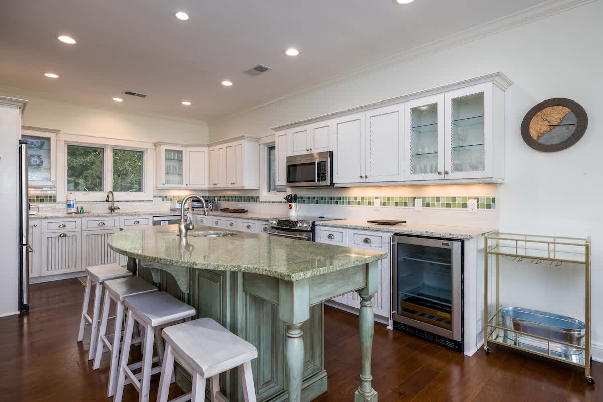 Spacious, well-equipped kitchen