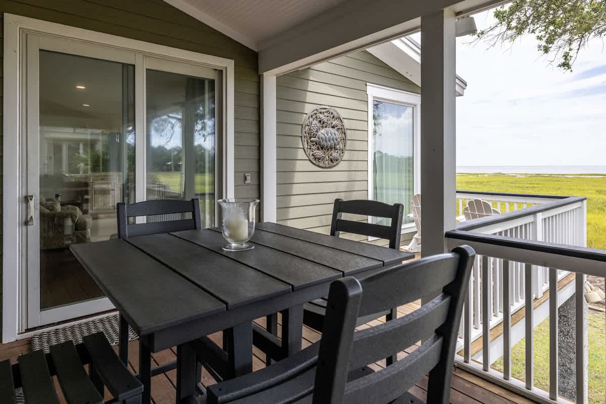 Screened in porch