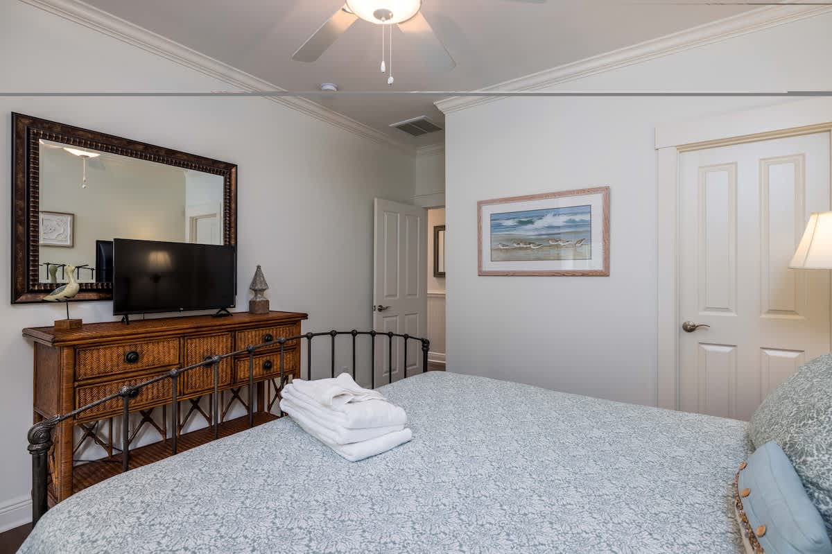 Guest bedroom