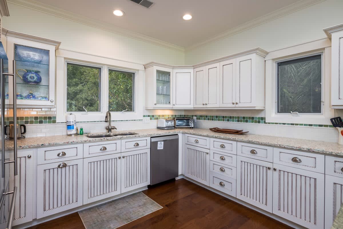 Spacious, well-equipped kitchen