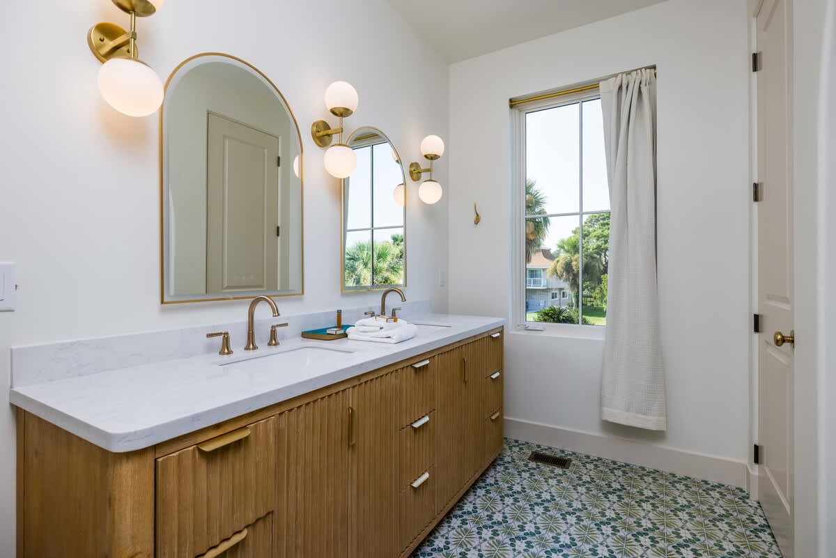 Primary En-Suite with Double Vanity and Walk in Shower 