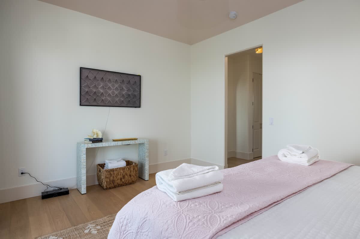 King Bedroom with En-Suite and Access to Deck 