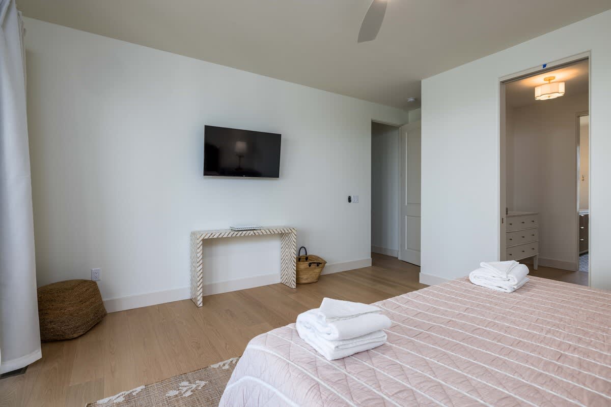 King Bedroom with En-Suite and Access to Deck 