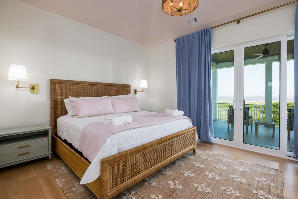 King Bedroom with En-Suite and Access to Deck 