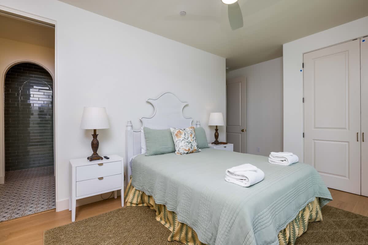 Queen Bedroom with En-Suite and Back Deck Access 