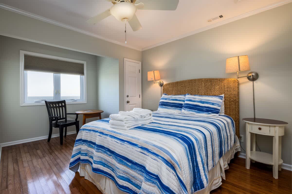 Second floor guest bedroom with en suite bathroom