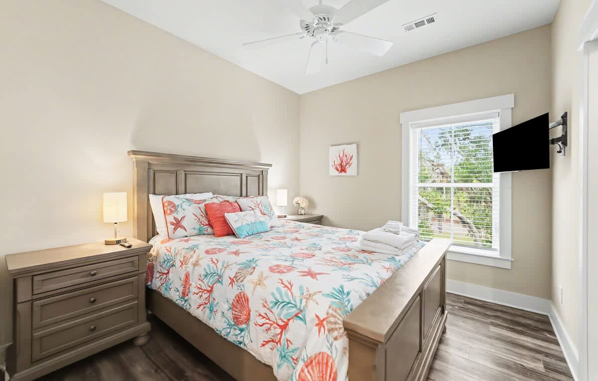 Guest Bedroom with Queen bed and Jack - and - Jill Ensuite 