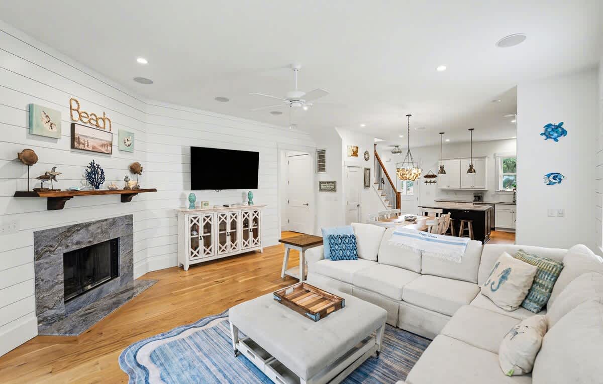 Living Room with Access to Back Deck 