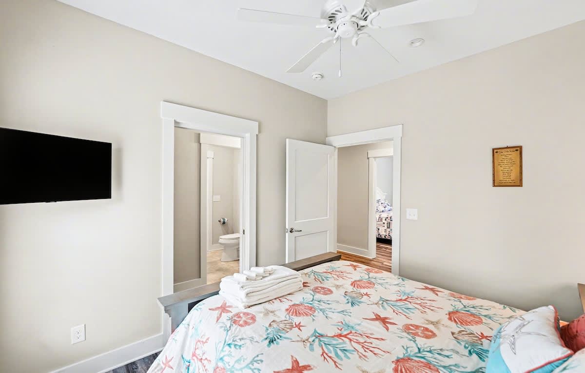 Guest Bedroom with Queen bed and Jack - and - Jill Ensuite 