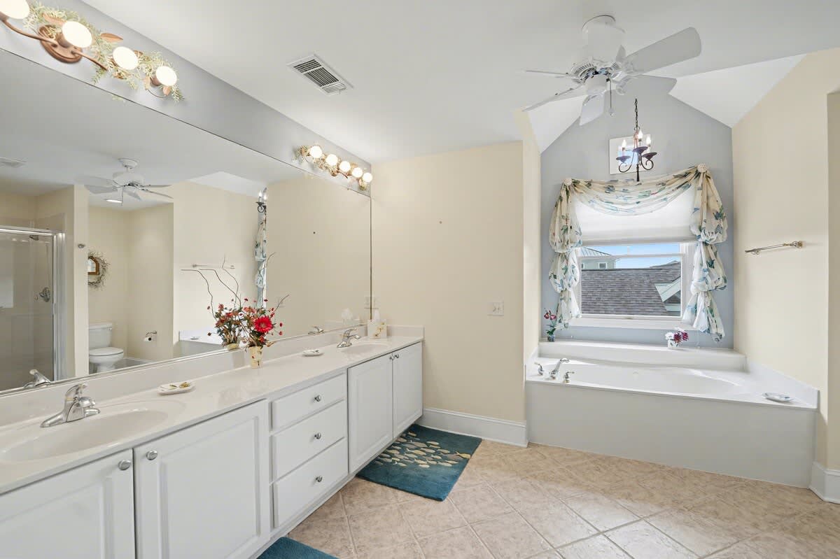 Primary Full Bathroom, En Suite