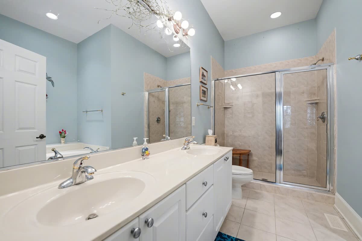 Primary Full Bathroom, En Suite