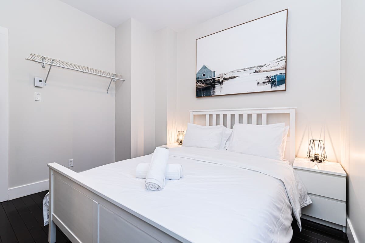 Apartment Furnished One bedroom St-Denis 2-4131 3