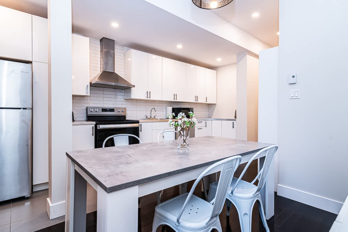 Apartment Furnished One bedroom St-Denis 2-4131 5