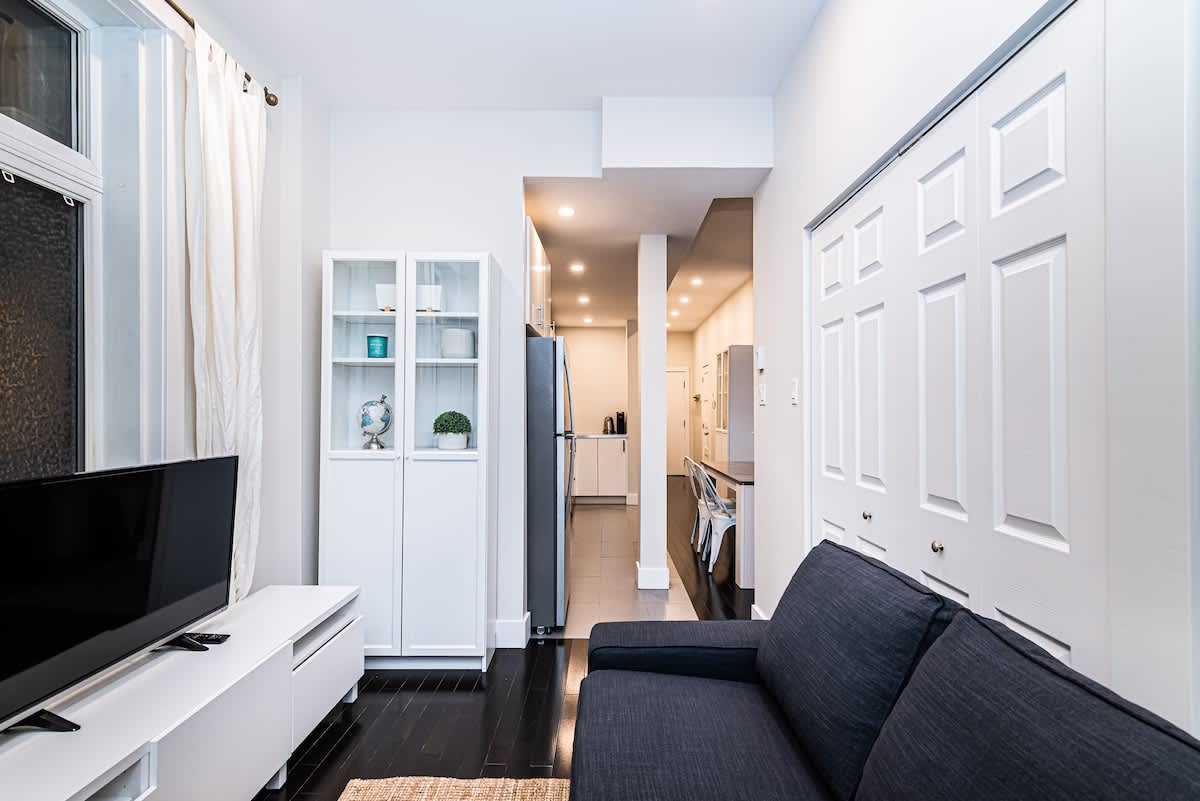 Apartment Furnished One bedroom St-Denis 2-4131 4