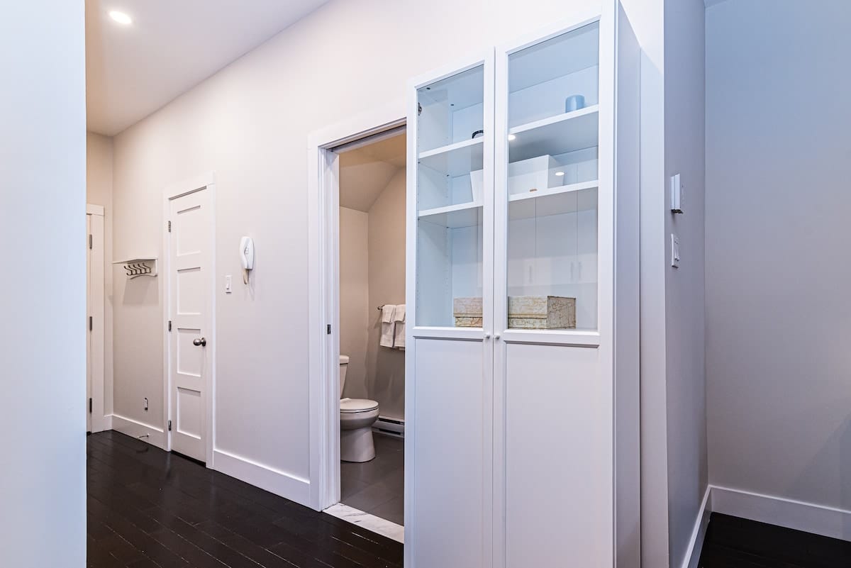 Apartment Furnished One bedroom St-Denis 2-4131 2