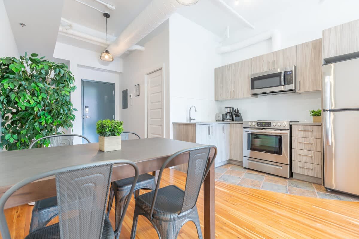 Bright Studio Downtown 203
