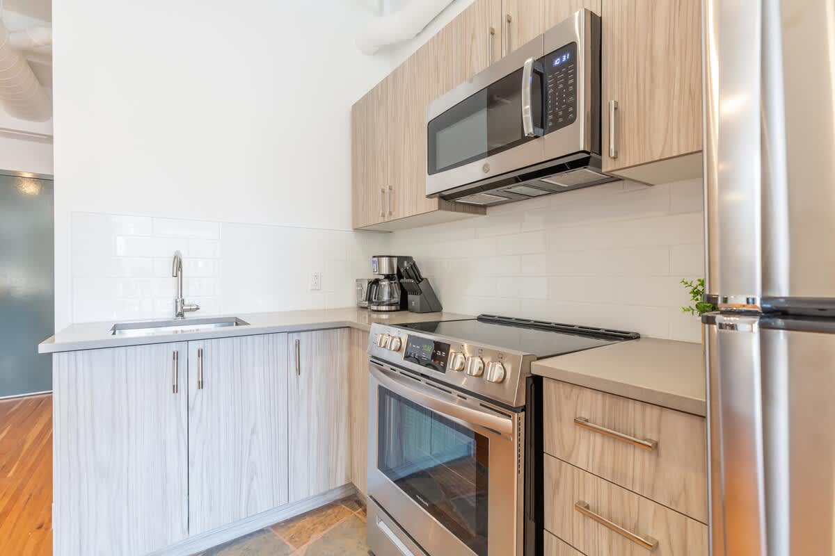 Bright Studio Downtown 203