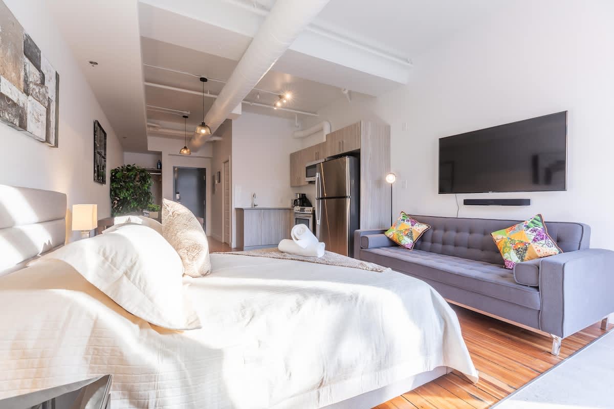 Bright Studio Downtown 203