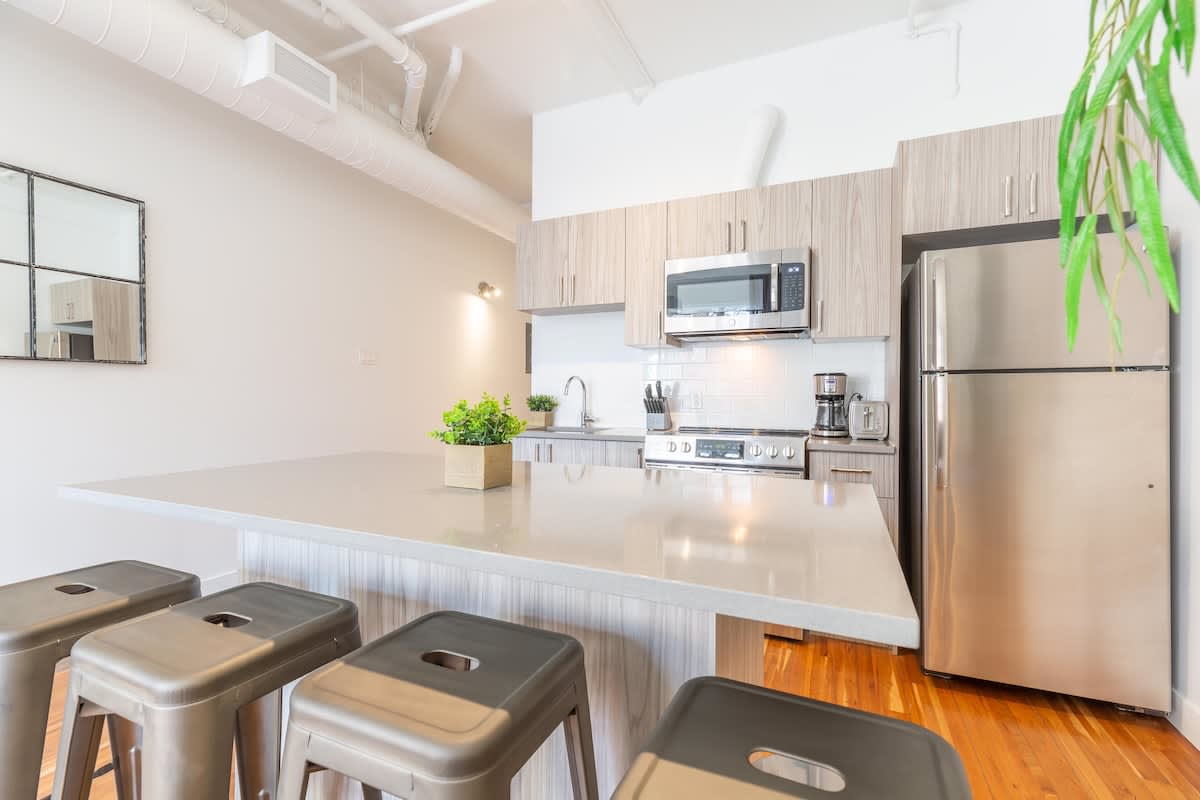 Modern Studio Downtown 202 2