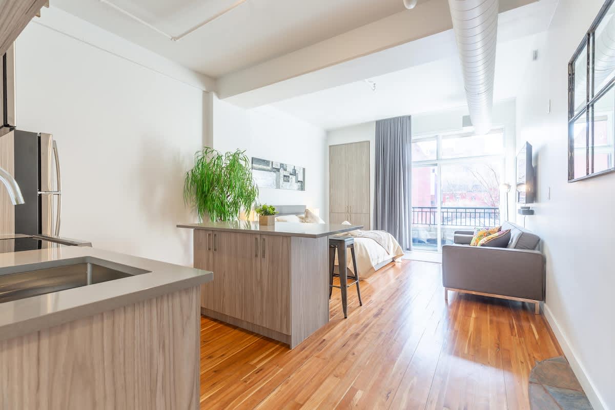 Modern Studio Downtown 202 4