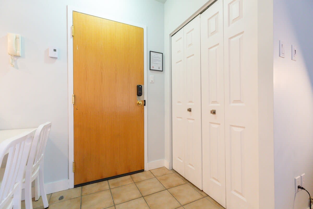 Cozy Studio Downtown 303 6