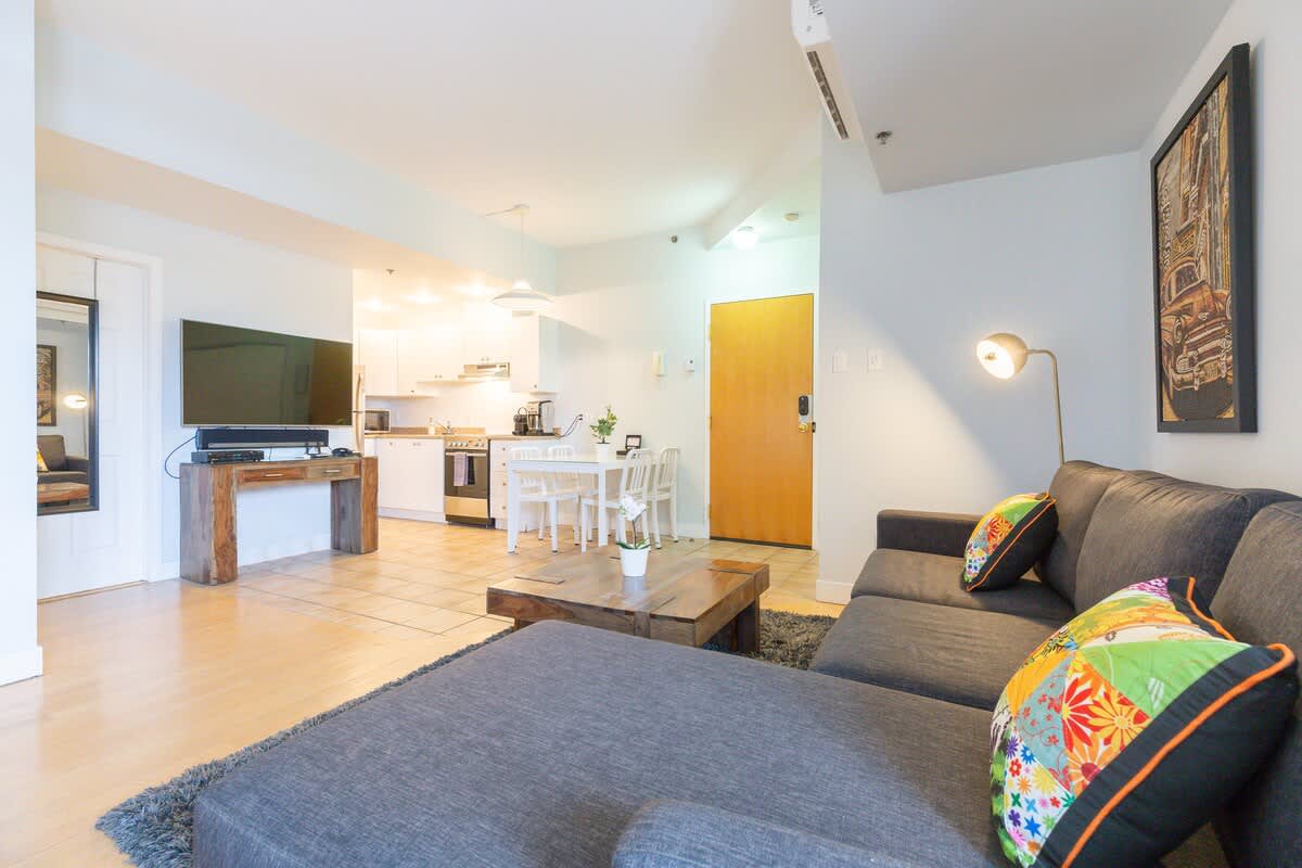 Cozy Studio Downtown 303 2