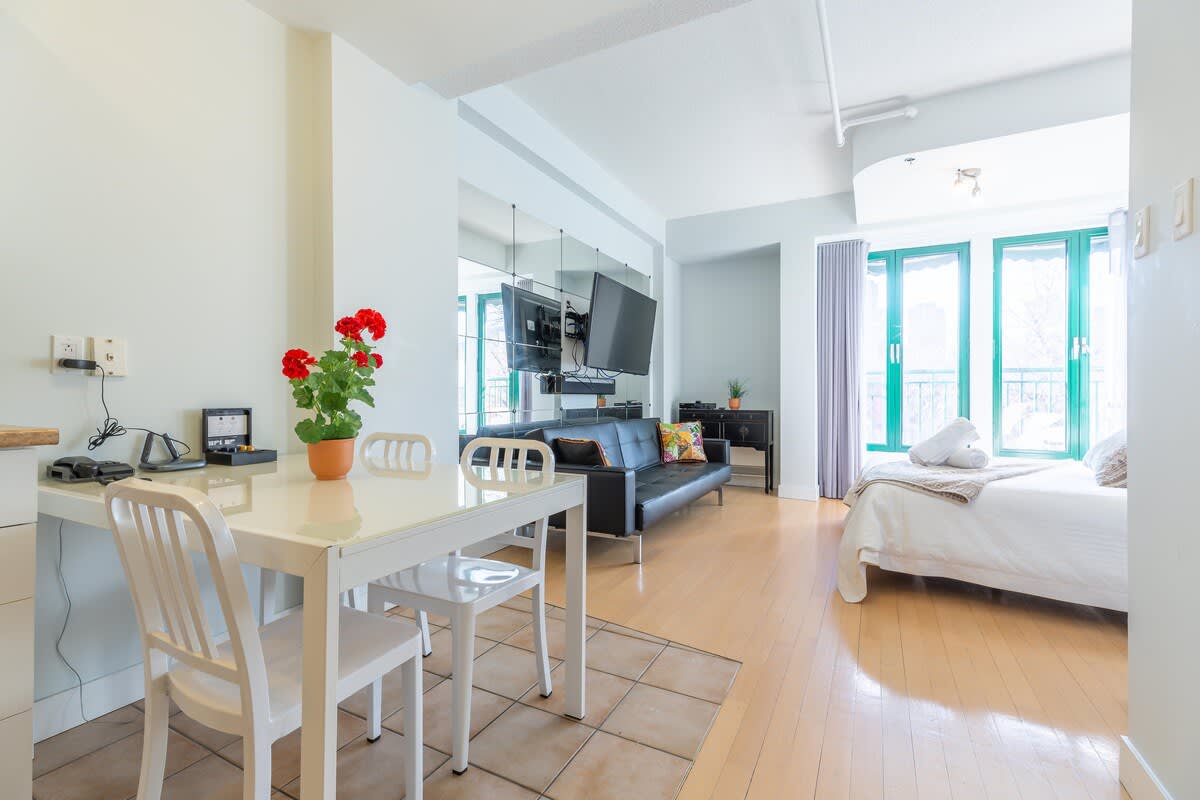 Modern Loft Downtown 301 2