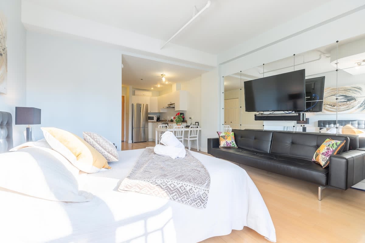 Modern Loft Downtown 301