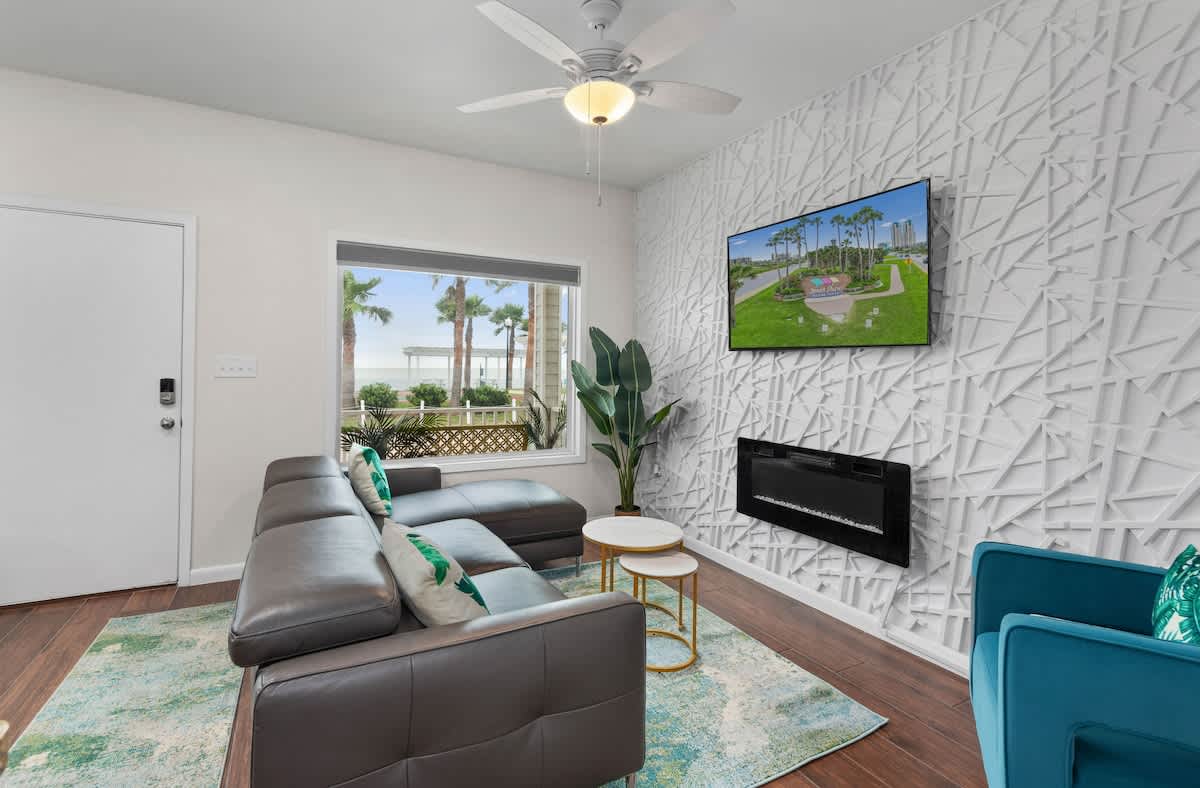 Bayfront Cottage| Pool | Hot Tub | Close to Beach — Port Isabel, TX — vacation rental
