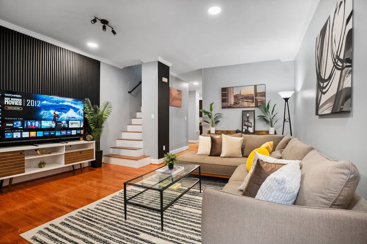 NEW | King Bed 4BR | Luxury Capitol Hill Townhouse