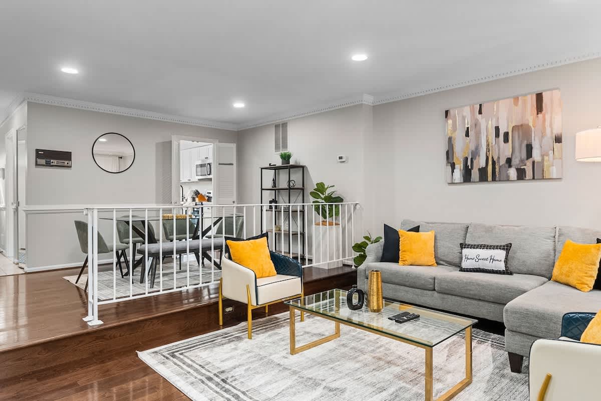 Townhouse In Woodbridge