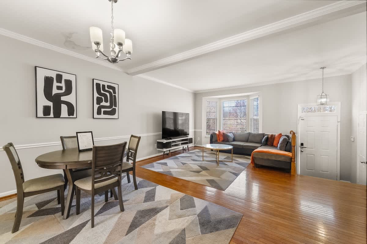 4BR 3B | Dulles Airport | Gigabit Wi-Fi |Parking