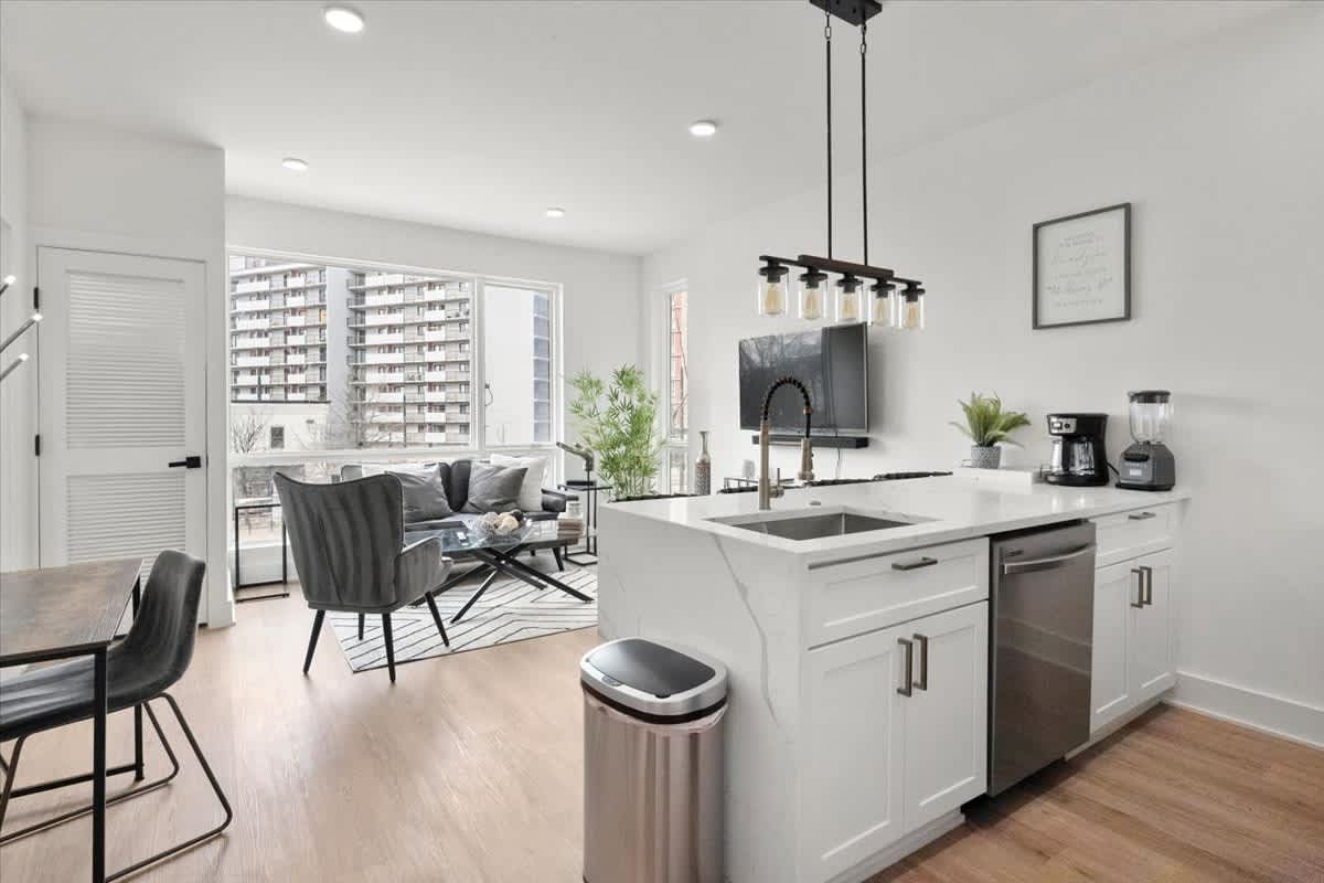 The Senate Suite | Modern Comfort Near Metro