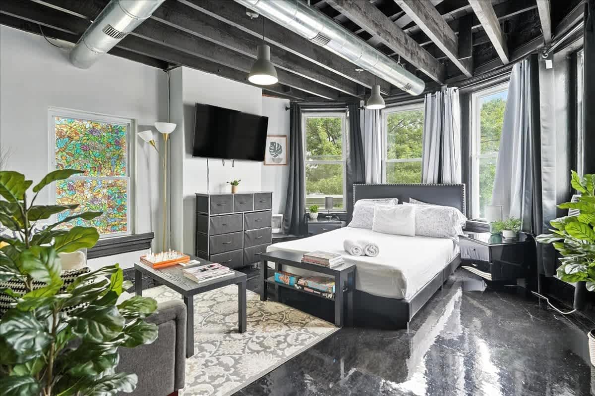The Castle Style Studio Apartment IN DC | WIFI |