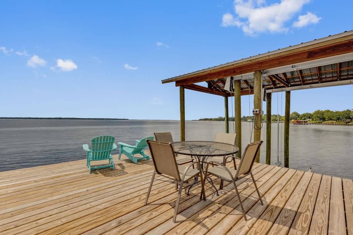 River Road Cottage - Dock, Board Games, Wi-Fi — photo 3