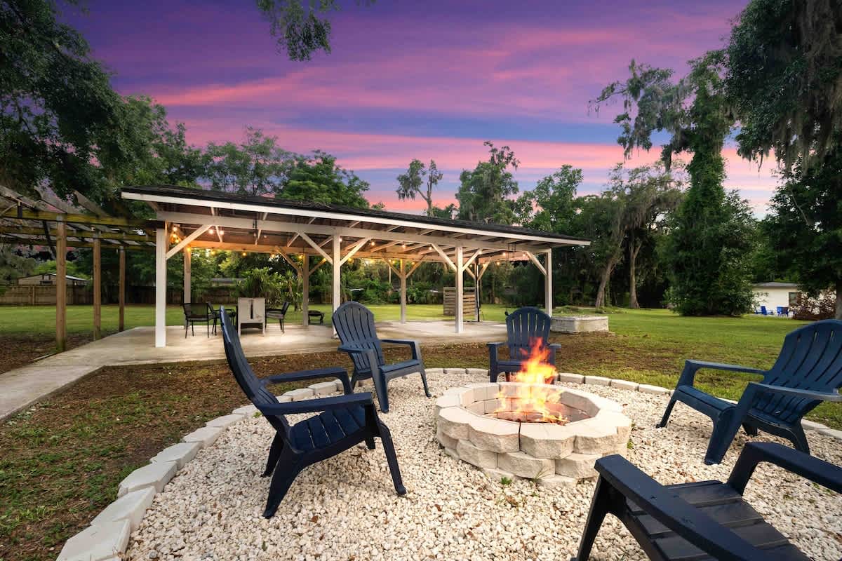 Cityscape Haven Porch, Gazebo