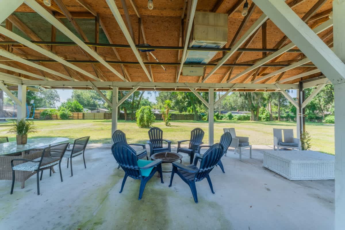 Cityscape Haven Porch, Gazebo — photo 6